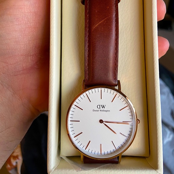 Daniel Wellington Rose Gold Leather Watch - Picture 1 of 4